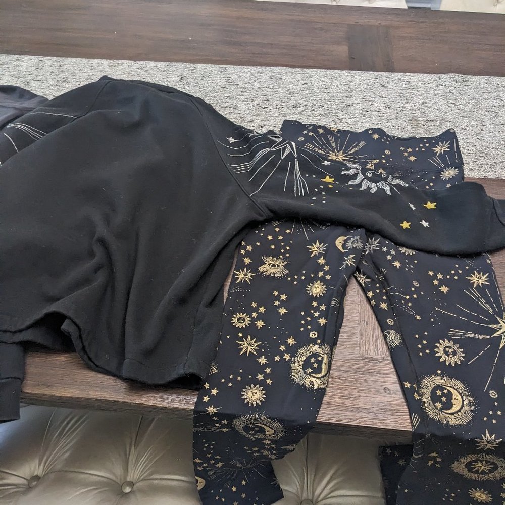 Carbon 38 legging and sweatshirt set